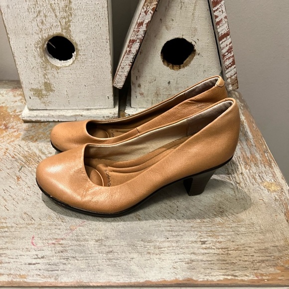 Sofft Womens 6 Tan Velma Pumps - Picture 1 of 8